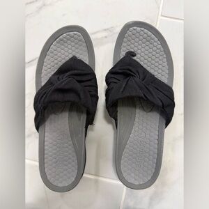 Baretraps Daran Women’s Size 7.5 Black Slip On Sandals Comfortable Shoes